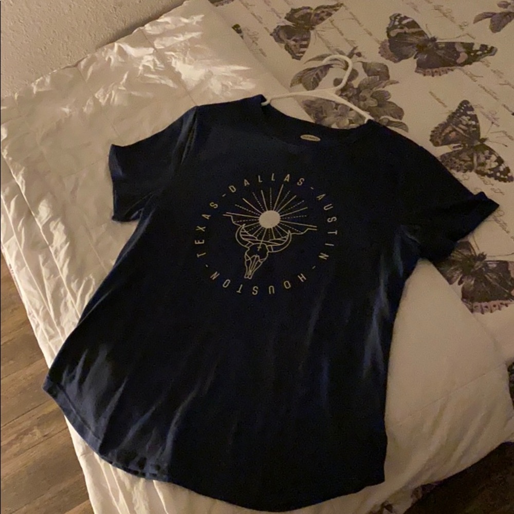 Old Navy T shirt